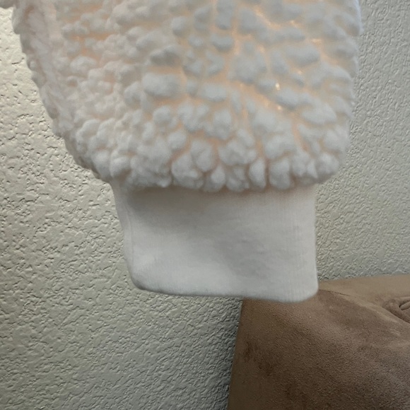 Forever 21 Cream‎ Sherpa Hoodie Sweater - Picture 3 of 5